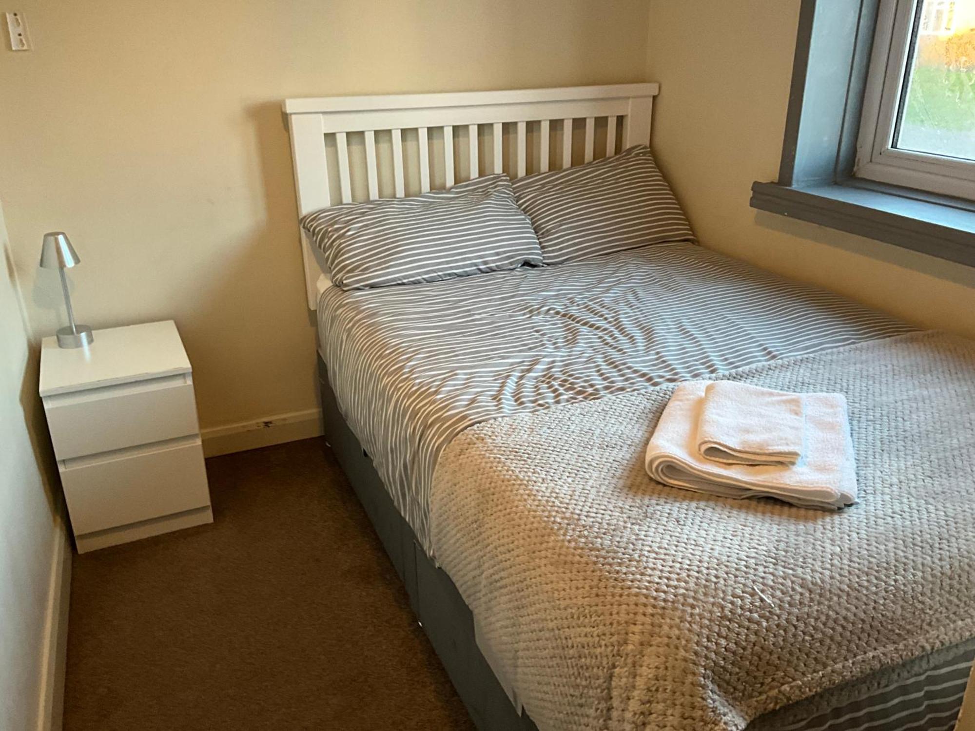 Comfy, Cosy Small Double With Wi-Fi Earley Buitenkant foto